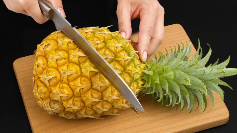 Cette méthode surprenante vous permet de couper un ananas en un temps record…