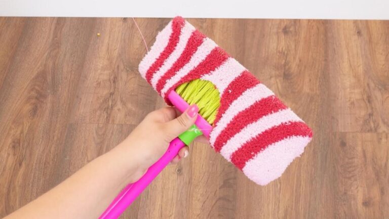 Cette astuce simple avec une chaussette va révolutionner votre ménage…