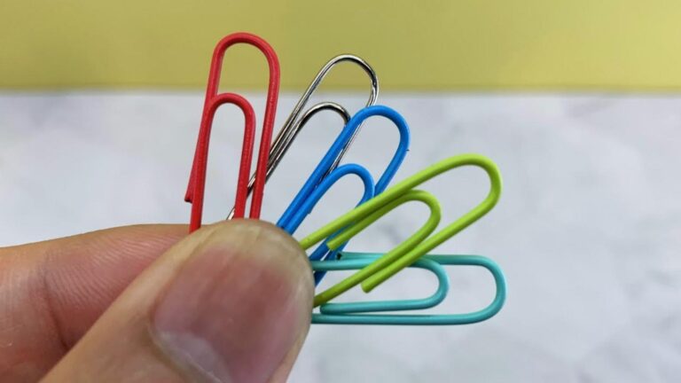 Cette astuce méconnue transforme des trombones en solutions de rangement parfaites…