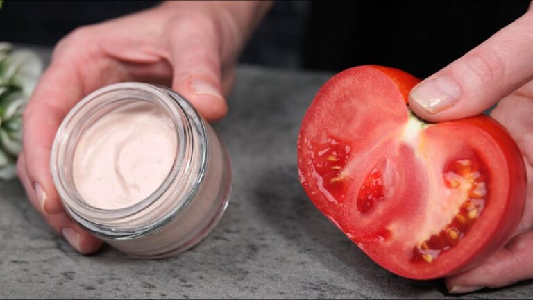 Cette astuce de grand-mère avec une tomate transforme votre peau et efface les rides…