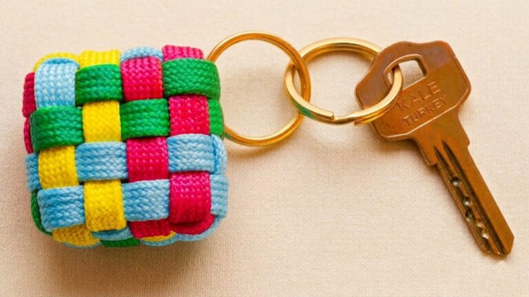 10 étapes pour créer un porte-clés cube en corde tendance en 2026 !